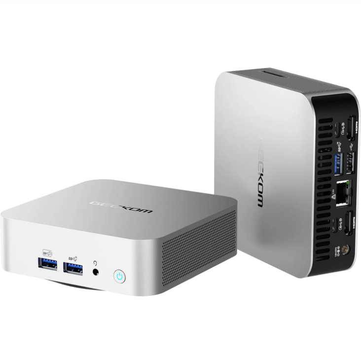 მინი კომპიუტერი GEEKOM A8 Max AI Mini PC,  AMD Ryzen™7 8745HS, 2.5Gbps Dual LAN Port Mini Gaming PC with 32GB DDR5 1TB M.2 2280 NVMe SSD, Mini PC Windows 11 Pro/Wi-Fi 6E/BT 5.2/USB4/8K | WIN11 Pro and Key Pre-Installed) (SKU : GMA8R78745HS-321-EU)