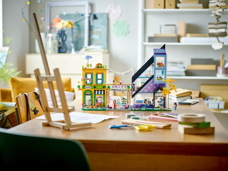 ასაწყობი კონსტრუქცია  LEGO Friends Downtown Flower and Design Stores