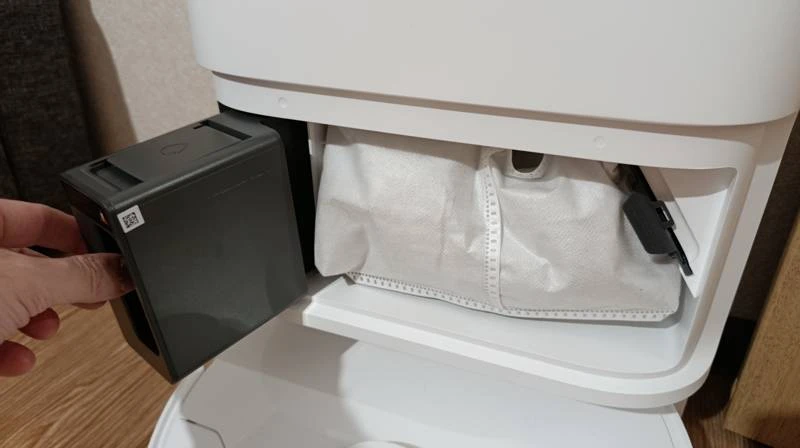 რობოტი მტვერსასრუტი Dreame Robot Vacuum L40 Ultra CE White (RLD52SE) | სველი და მშრალი წმენდა, Vormax სისტემა 13000 Pa შეწოვის სიმძლავრით, 5200 mAh ბატარეა, 300 მლ მტვრის კონტეინერის ტევადობა, DuoScrub იატაკის საწმენდი სისტემა, TriCut ჯაგრისი, RoboSwing ტექნოლოგია ძნელად მისადგომი ადგილების გასაწმენდად, ხალიჩის წმენდის სტრატეგიის ინდივიდუალური რეგულირება, ტილოს აწევის სიმაღლე 10.5 მმ, ინტელექტუალური Pathfinder ტექნოლოგია, დაბრკოლებების თავიდან აცილების სისტემა.